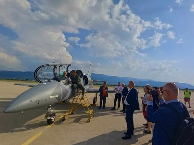 Ново поколение тренировъчен самолет представя Чехия на Летище Пловдив като част от изложението "Хемус"