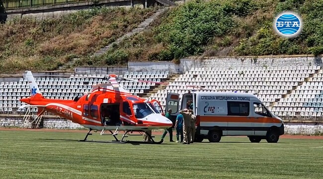Медицински хеликоптер кацна на стадиона в Сандански, за да превози пациент с опасност за живота до София