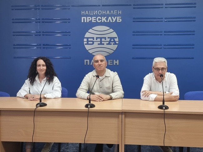 Пресконференция на кандидати за народни представители от партия "Възраждане" в Плевен