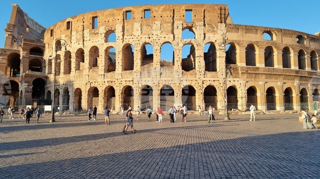 Осиновен в Италия българин търси отговор за съдбата на своя брат близнак, пишат италиански издания
