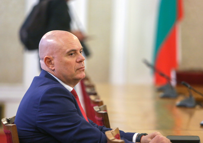 Главният прокурор Иван Гешев покани Христо Иванов от "Демократична България" и представители на "Продължаваме Промяната" на експертен разговор за правна реформа