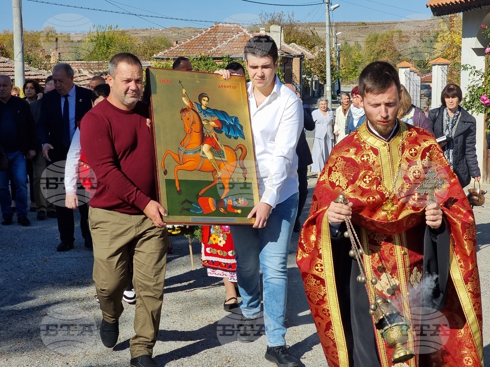 С литийно шествие, тържествена церемония, концерти Болярово отбеляза празника си на днешния Димитровден