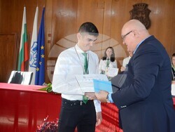 Видин - Наградиха победителите в Димитровденското математическо състезание