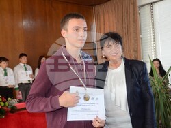 Видин - Наградиха победителите в Димитровденското математическо състезание