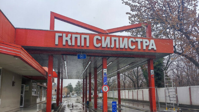 Трафикът за товарни автомобили на изход е интензивен на част от граничните пунктове с Румъния и Сърбия