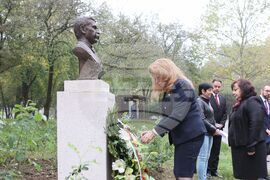 Хърватия - Илияна Йотова - паметник на Иван Вазов