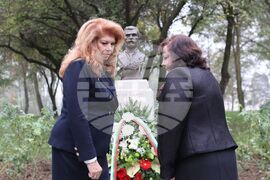 Хърватия - Илияна Йотова - паметник на Иван Вазов