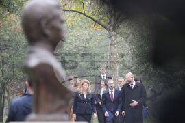 Хърватия - Илияна Йотова - паметник на Иван Вазов