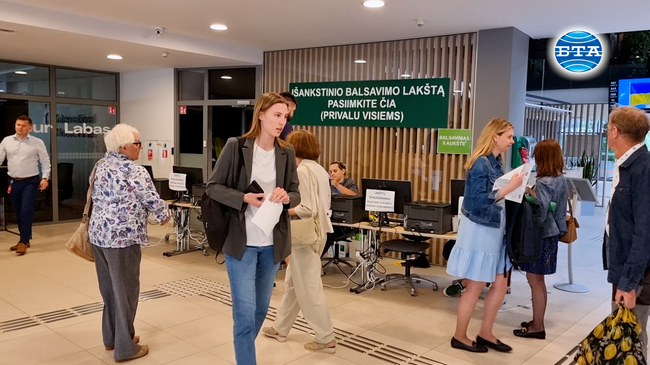 Около 15 000 души работят за организацията и провеждането на евроизборите в Литва, предсрочното гласуване протича спокойно