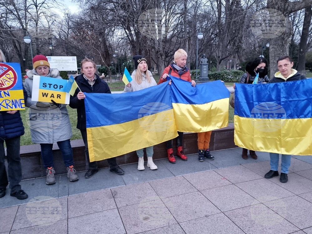 Украински граждани се събраха на протест в Пловдив срещу войната в Украйна