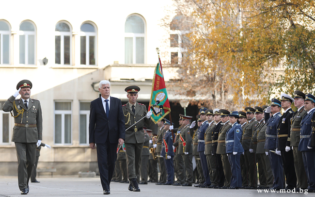 Министър Стоянов към офицерите от Военната академия: Вие ще имате професионалния шанс да реализирате модернизацията на въоръжените сили 
