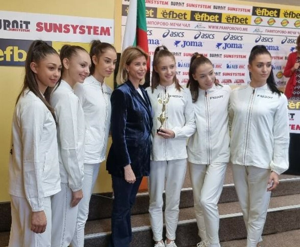 На националната база "Раковски" се проведе оглед на новите съчетания на ансамблите за жени и за девойки