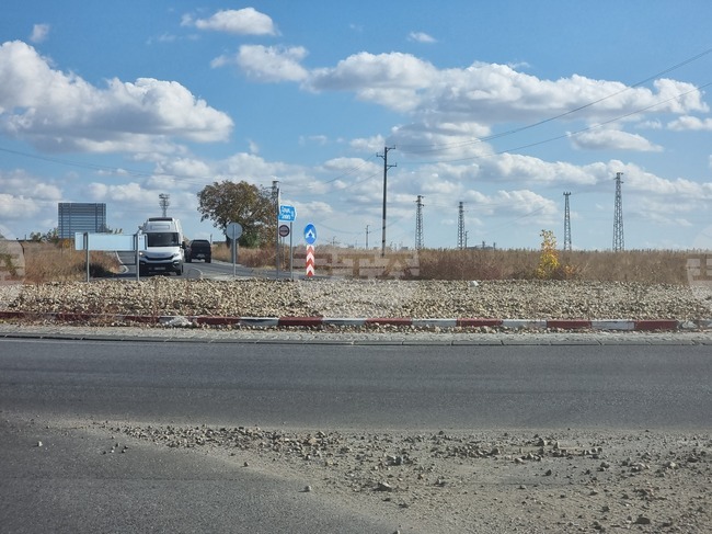 Възстановено е движението по пътя Лесово-Елхово при 317 км, съобщиха от Агенция „Пътна инфраструктура”