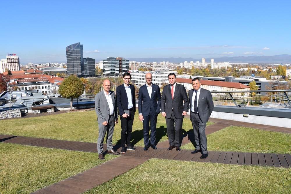 По покана на министър Никола Стоянов представители на „Адидас“ са на посещение в България за проучване на възможностите за инвестиции 