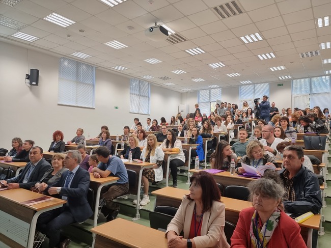 С национална научна сесия за студенти и преподаватели започнаха събитията, посветени на празника на Медицинския университет в Плевен
