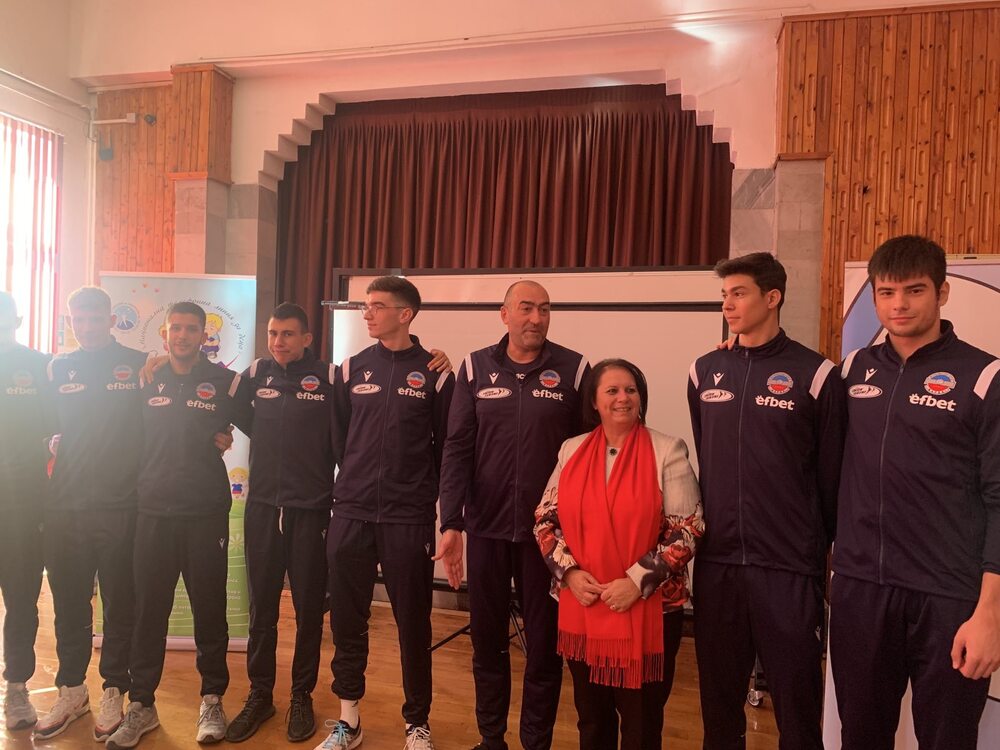 Държавната агенция за закрила на детето стартира информационни срещи с ученици в страната за Националната телефонна линия за деца 116 111 на ДАЗД