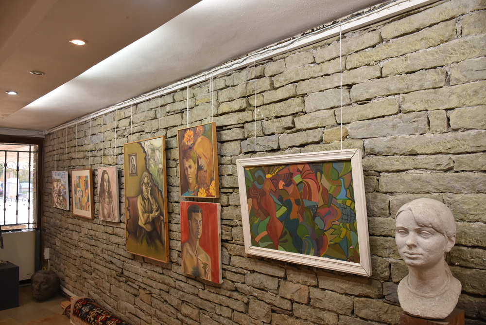 С почит към своя патрон и изложба ловешкото СУ "Тодор Кирков“ отбелязва  80 години