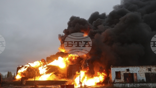 Украйна заяви, че е поразила петролна рафинерия в руската Саратовска област