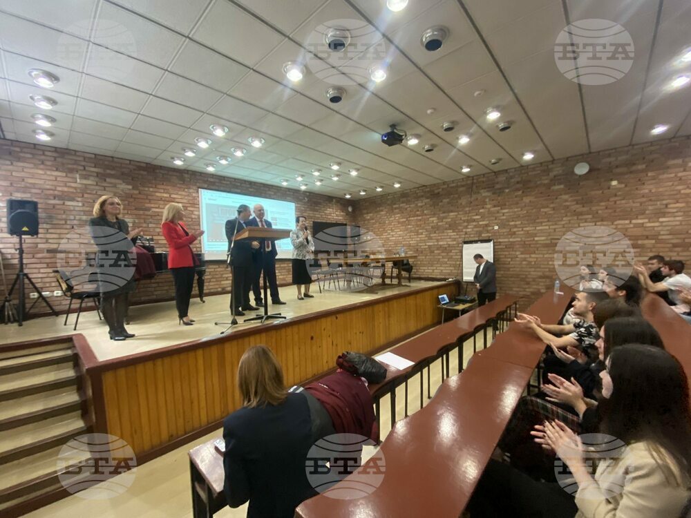 Главният прокурор Иван Гешев към ученици от Националния учебен комплекс по култура: За да има прогрес, трябва да възприемаме държавата като част от нас