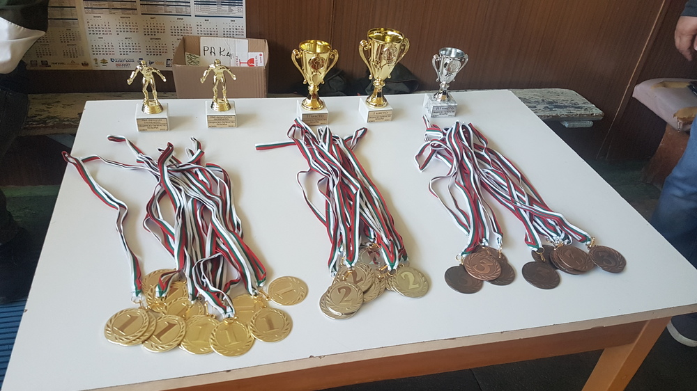 Възпитаниците на ОУ „Св. св. Кирил и Методий“ са победители в общинското първенство по борба в Ловеч