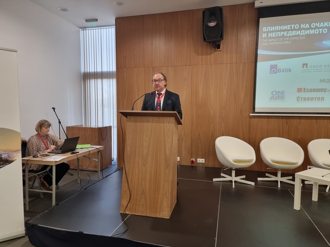 Най-важните отговорности пред бранша са грижата и защитата на клиентите, честните отношения и справедливите сделки