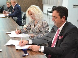 Снимка: Министерство на регионалното развитие и благоустройството - Подписани са 173 договора за изпълнение на инфраструктурни проекти в общините със средства от бюджета на МРРБ