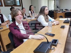 Ученици участваха в заседание на Общинския съвет, влязоха в ролята и на съветници