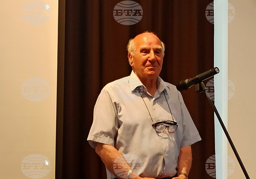 Ахмет Емин Атасой е отбелязал 80-ата си годишнина с представяне на книги