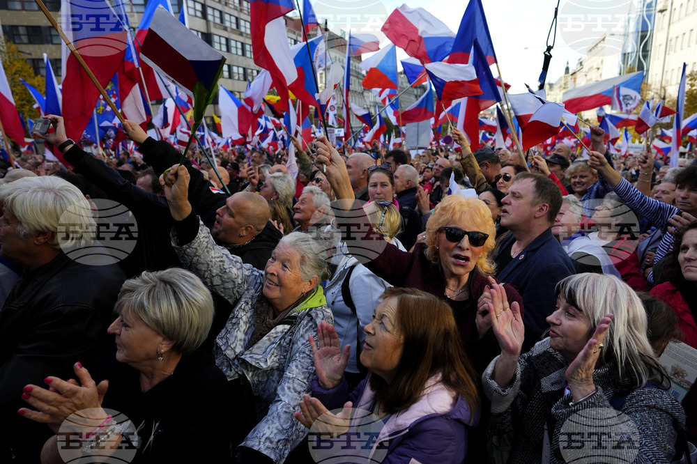 Хиляди протестиращи в Чехия искат ново правителство и преки преговори за газа с Русия