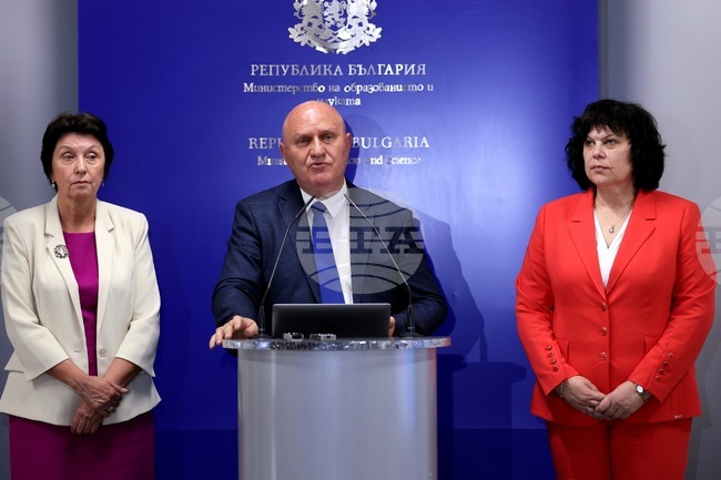 МОН - представяне на резултатите от ДЗИ и НВО