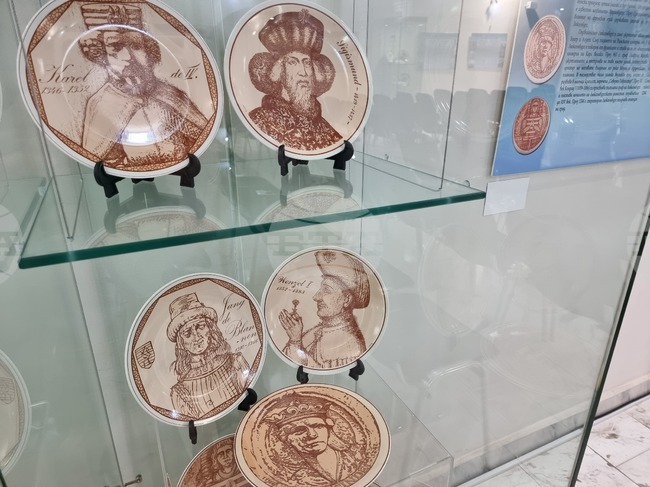 Ямбол - изложба - "Кралско вълшебство от порцелан"