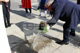 Пейки под формата на книги красят градинката пред Дома на учителя в Разград