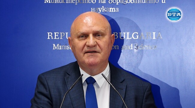 Резултатът от зрелостния изпит по български език в брой точки тази година е най-високият в исторически план, каза министър Галин Цоков