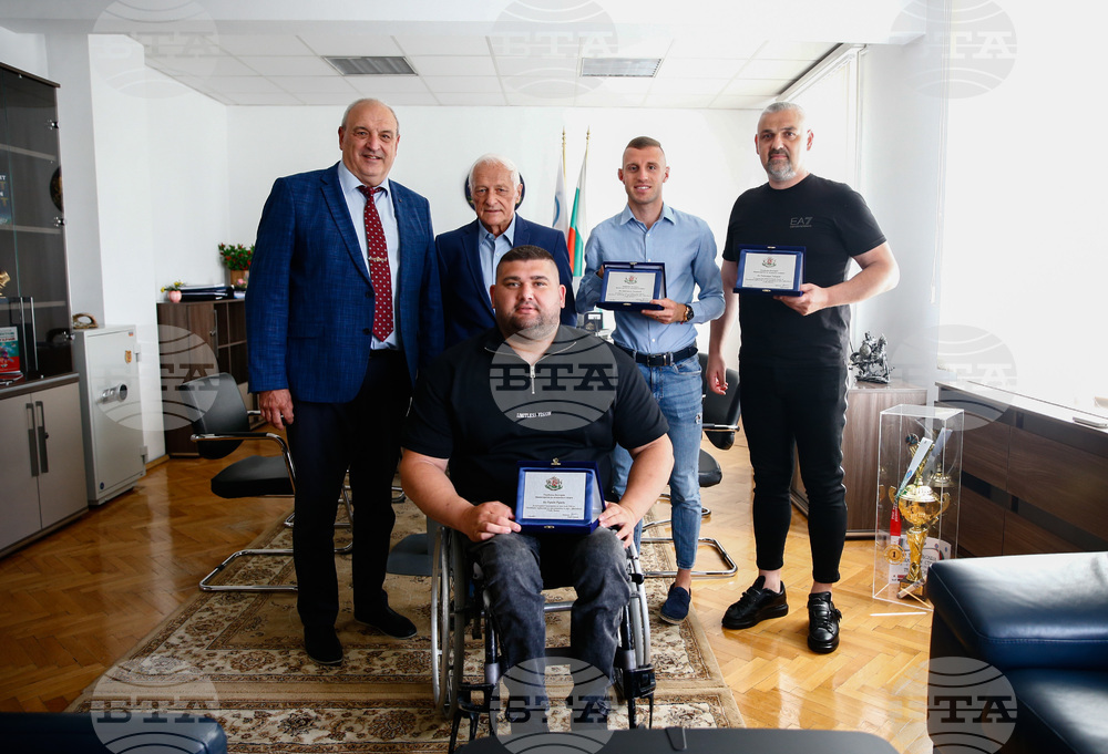 Deputy Sports Minister Andonov Awards Para-Athletes Ruzhdi Ruzhdi, Hristiyan Stoyanov