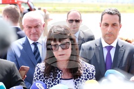 Премиер - авиобаза - Галя Кондева-Мънкова - брифинг