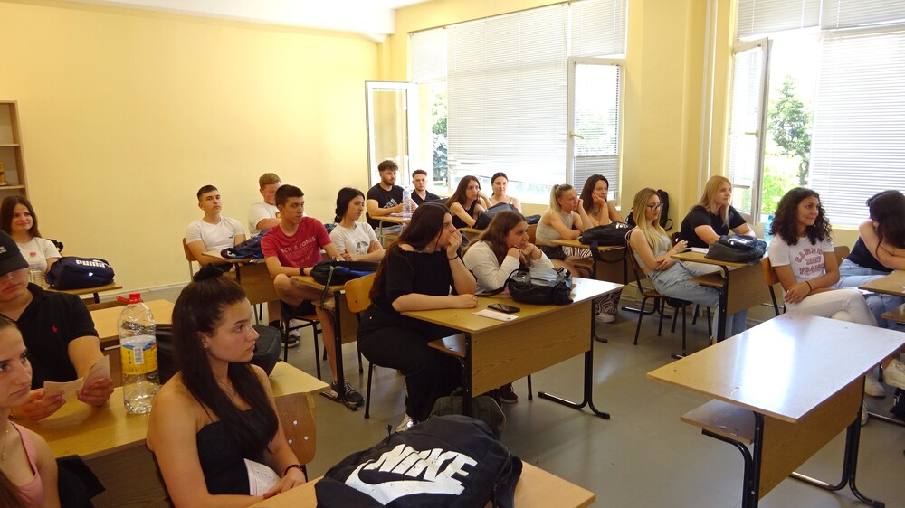 Районен съд – Разград: Прокурори дискутираха с ученици от ПГИ „Робер Шуман“ темите за наказателното правосъдие и участието на деца в съдебни процедури