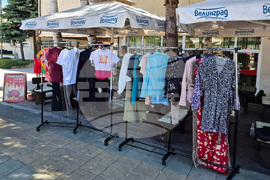 Самоков - базар за дрехи втора употреба - ученици