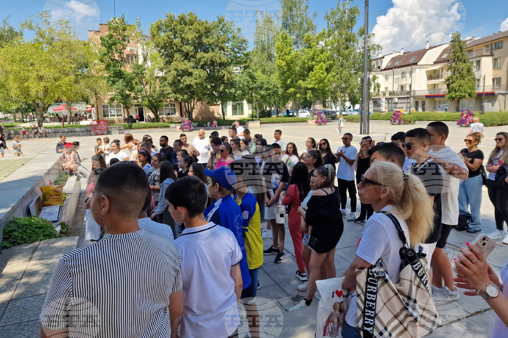 Самоков - базар за дрехи втора употреба - ученици