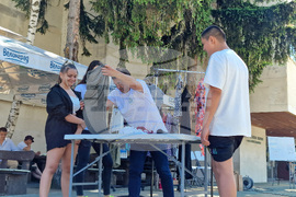 Самоков - базар за дрехи втора употреба - ученици