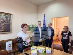 Снимка: Пресцентър БСП - Инициативата „Тетрадки вместо плакати“ 
