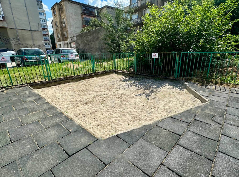 Община Русе приключи мащабна кампания за подмяна на пясъчниците в 133 детски площадки