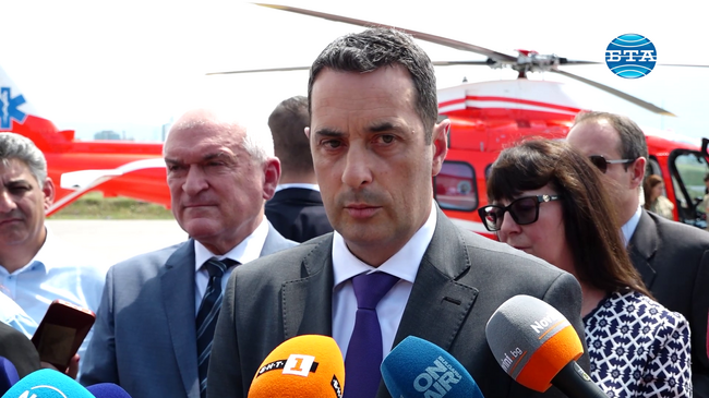 До средата на октомври вторият медицински хеликоптер ще бъде доставен в България, каза Георги Гвоздейков