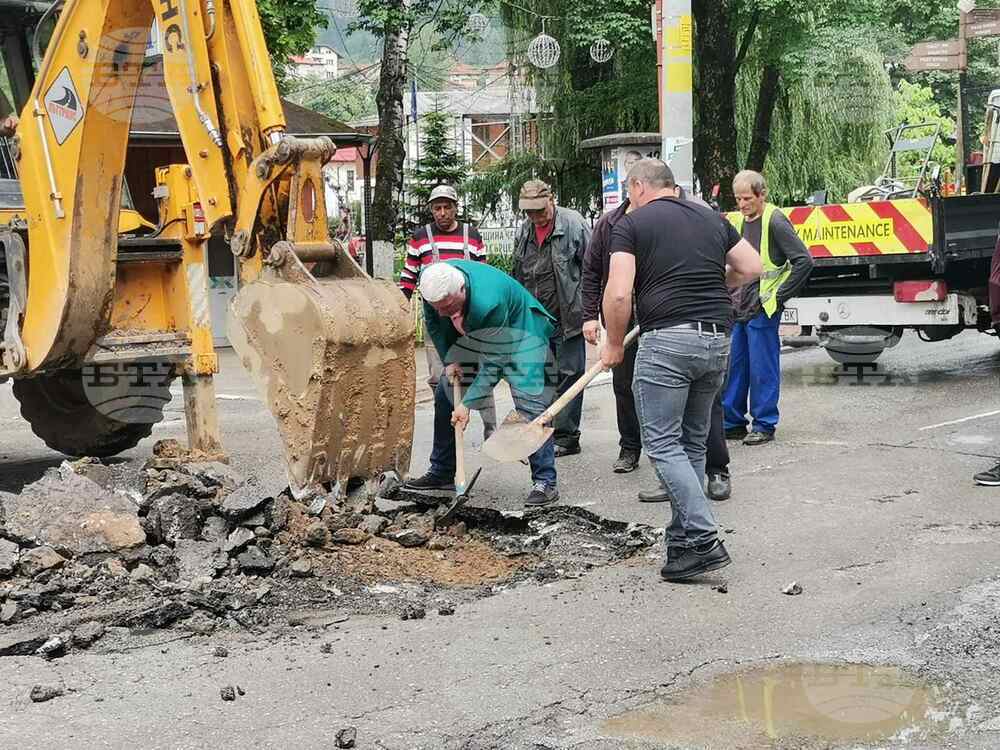 Временно е ограничено движението по участък от пътя Чепеларе - Смолян поради авария
