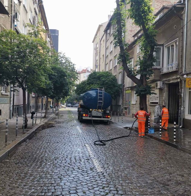 Столична община: Започва миенето на карета от улици в пет столични района