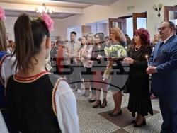 Снимка: Прессекретариат - Илияна Йотова беше гост на 160-годишнината на Народно читалище „Просвета – 1862“ в град Перущица