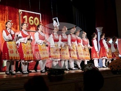 Снимка: Прессекретариат - Илияна Йотова беше гост на 160-годишнината на Народно читалище „Просвета – 1862“ в град Перущица