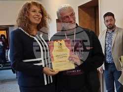 Снимка: Прессекретариат - Илияна Йотова беше гост на 160-годишнината на Народно читалище „Просвета – 1862“ в град Перущица