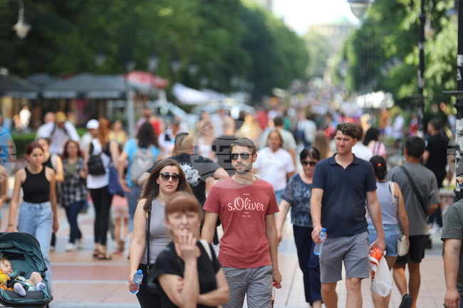 Young Bulgarians Prefer Investing in Capital Markets Over Real Estate for Building Long-Term Wealth, Survey Finds