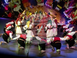 Снимка: Югозападен университет „Неофит Рилски“ – Благоевград - С концерт-спектакъла „Едновремски истории“ бе закрит Националният студентски фестивал на изкуствата в ЮЗУ „Неофит Рилски“