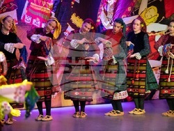 Снимка: Югозападен университет „Неофит Рилски“ – Благоевград - С концерт-спектакъла „Едновремски истории“ бе закрит Националният студентски фестивал на изкуствата в ЮЗУ „Неофит Рилски“